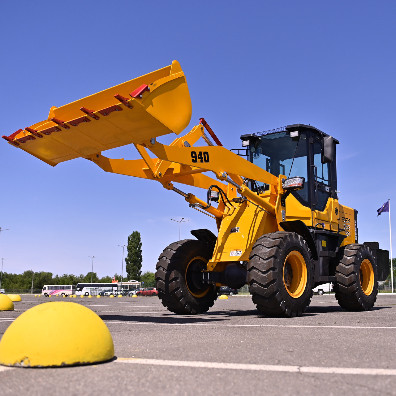 Фронтальний навантажувач RIPPA R940 / ковш, вила