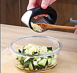 Прес для часнику Garlic press 10.7х5.1х6.9 см із неіржавкої сталі з пластиковою ручкою, фото 6