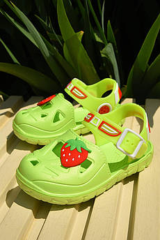 Сандалі дитячі піна для дівчинки салатового кольору 159554M