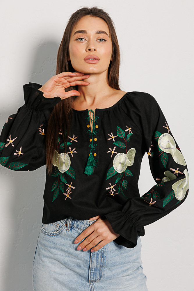 Жіноча вишиванка чорна з лимонами та квітами гладдю (M), фото 1
