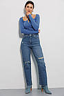 Трикотажний кроп-топ кольору джинс із довгими рукавами та шлейкою через шию, фото 4