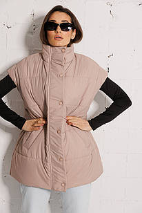 Жіночий стьобаний жилет на блискавці та кнопках світло-бежевий