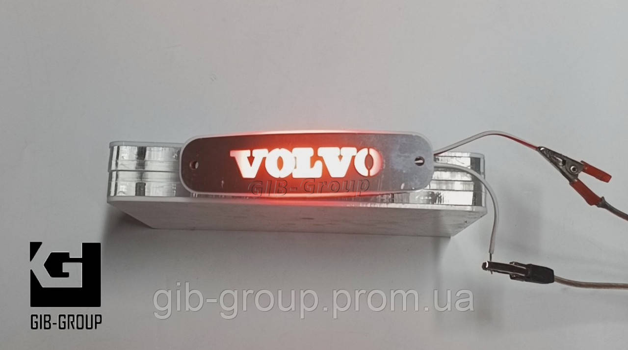 Габаритний ліхтар до вантажівки VOLVO хромований з логотипом червоного кольору