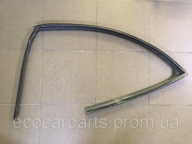 Уплотнитель стекла двери перед лев Mazda 3 2018 BHN9-59-605D (ID ...