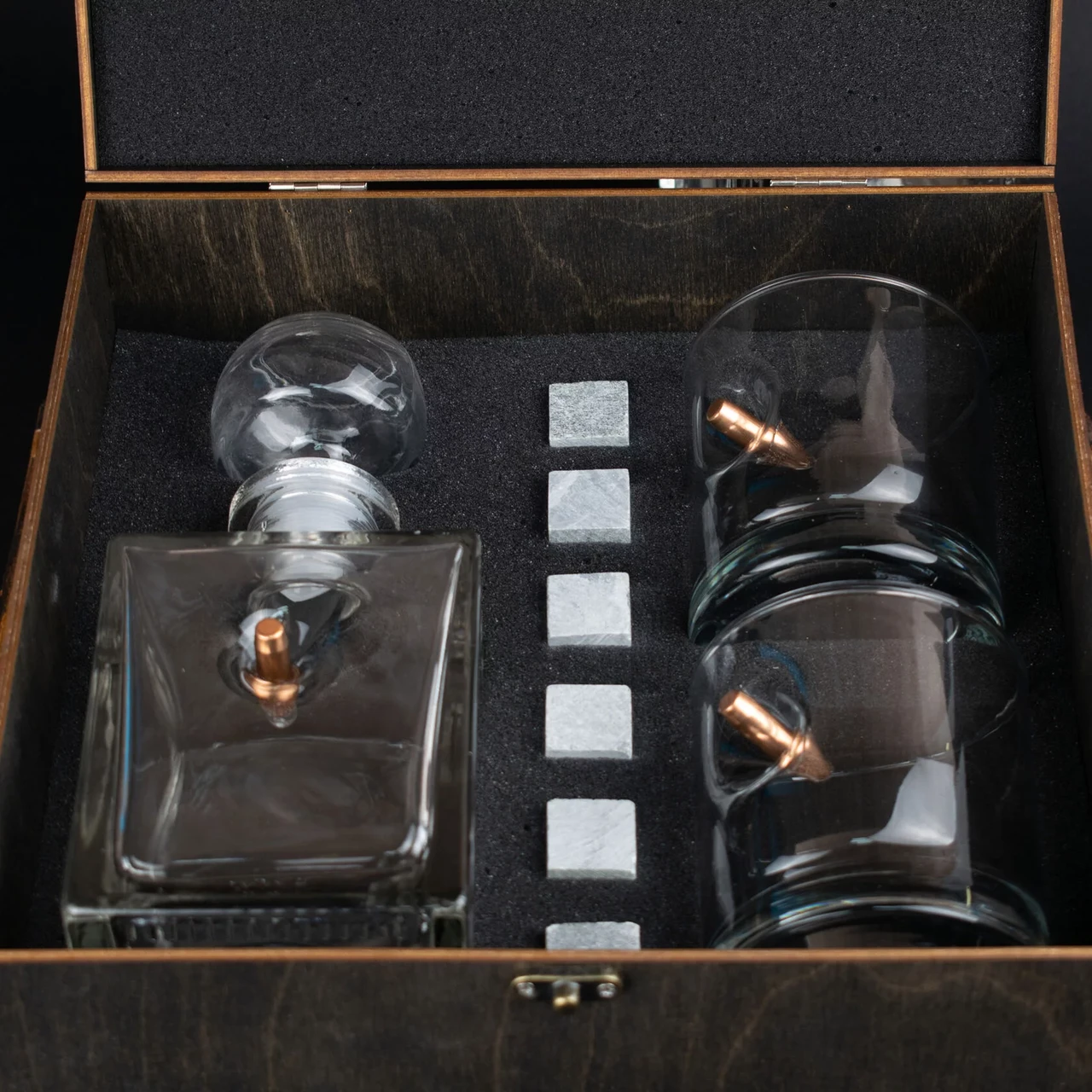 Сувенірний Набір VIP на двох персон у дерев'яному боксі, з прозорим графином та склянками, фото 1