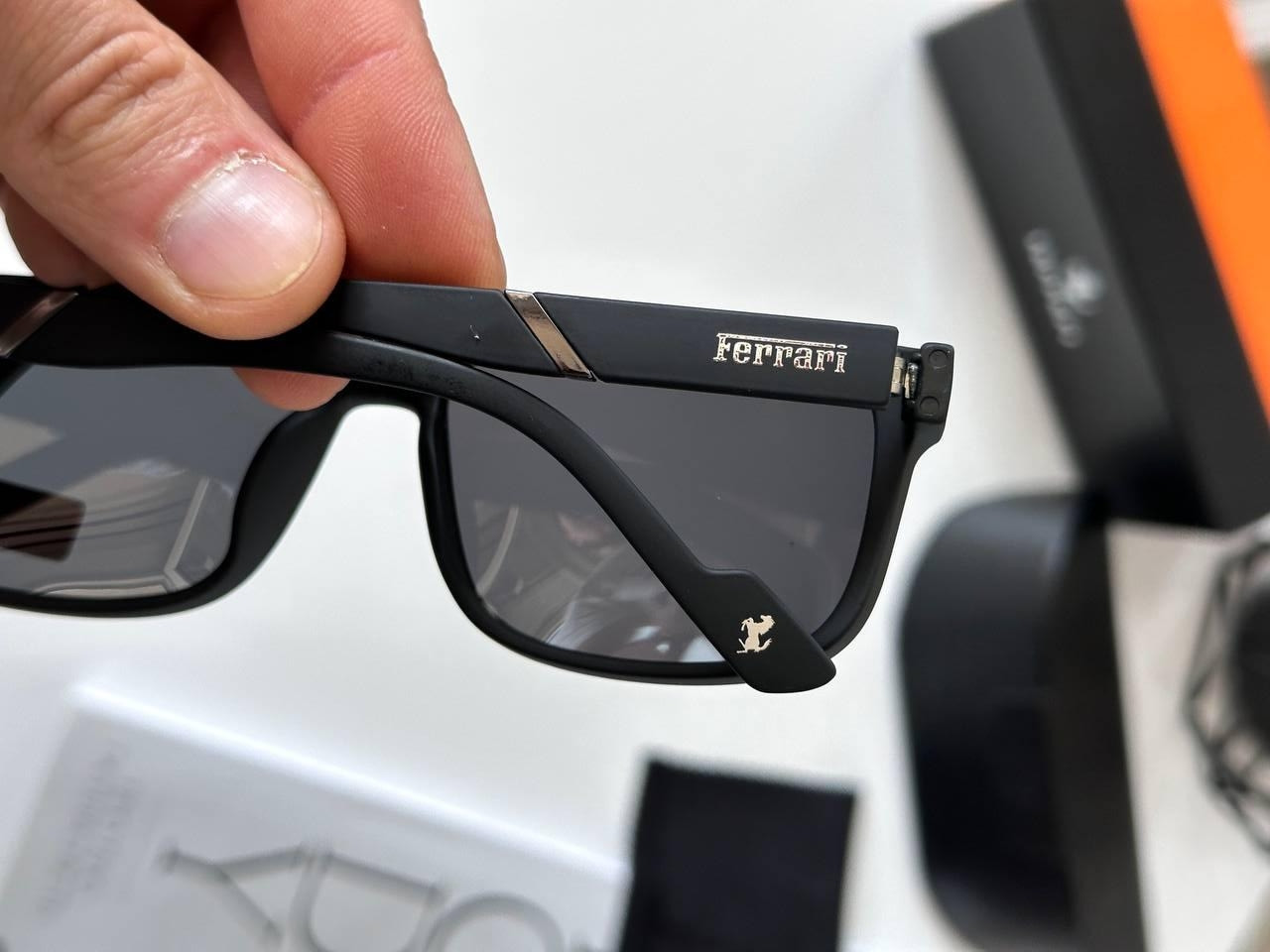 Ретро мужские солнцезащитные очки Ferrari Polarized в черной прямоугольной оправе, Черные - фото 3 - id-p1878296745