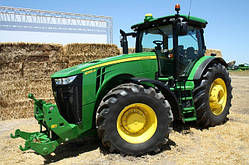 Трактор John Deere