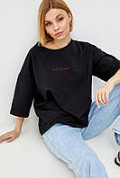 Женская базовая футболка с вышитой надписью черная Modna KAZKA MKRM4066-3