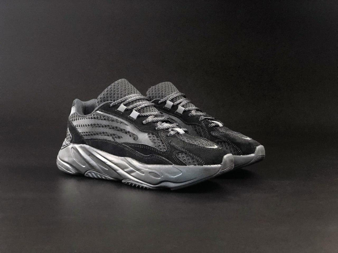 Yeezy 700 cheap static laces