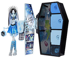 Лялька Monster High Frankie Stein Skulltimate Secrets Fearidescent Френкі Штейн з шафою (HNF75)