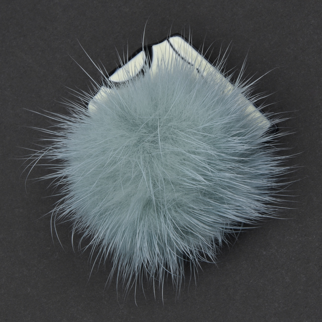 Брошка металева на сріблястій основі кофточка з пушком покрита кольоровою емаллю розмір 45х40 мм