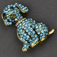 Брошь металлическая на золотистой основе собачка с голубыми хрустальными камушками размер 40х30 мм