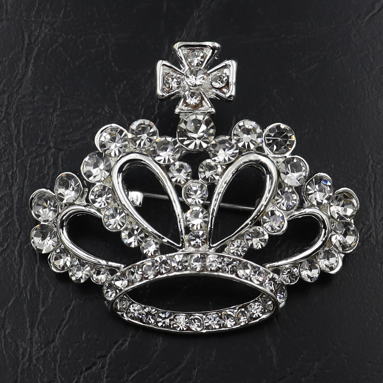 Брошка корона металева срібляста з кристалами білого кольору розмір виробу 45х40 мм