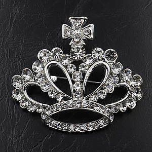 Брошь корона металлическая серебристая с кристаллами  белого цвета размер изделия 45х40 мм