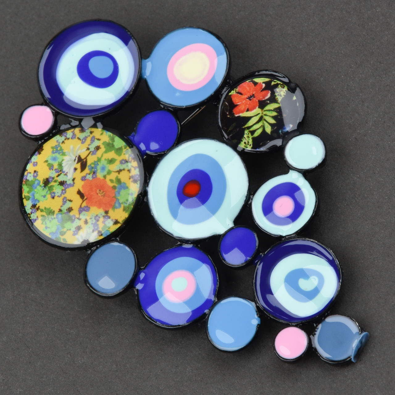 Брошка металева на сріблястій основі різнобарвна абстракція покрита кольоровою емаллю розмір 45Х70 мм