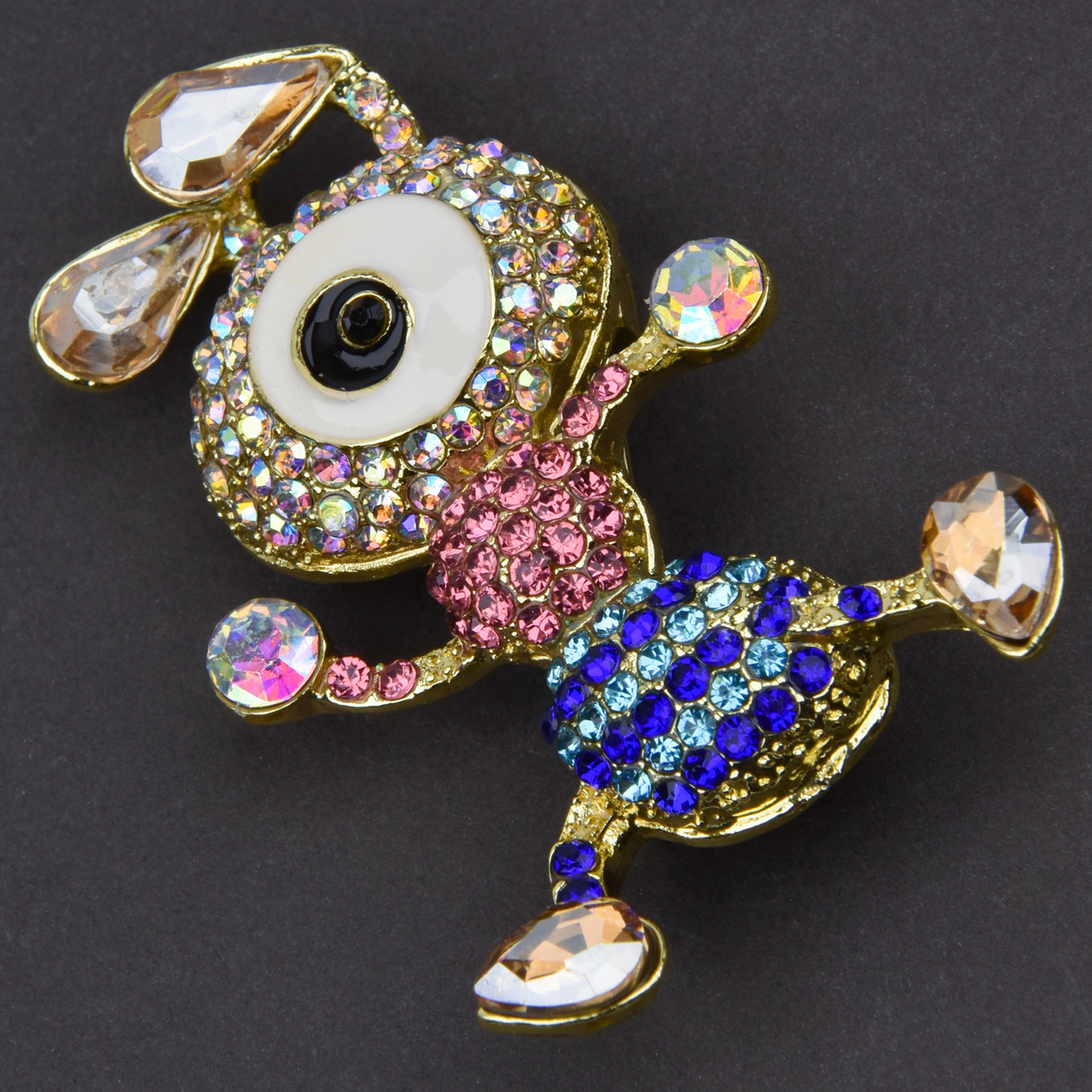 Брошка металева на золотистій основі зайчик із різнобарвними інкрустованими стразами розмір 50х35 мм