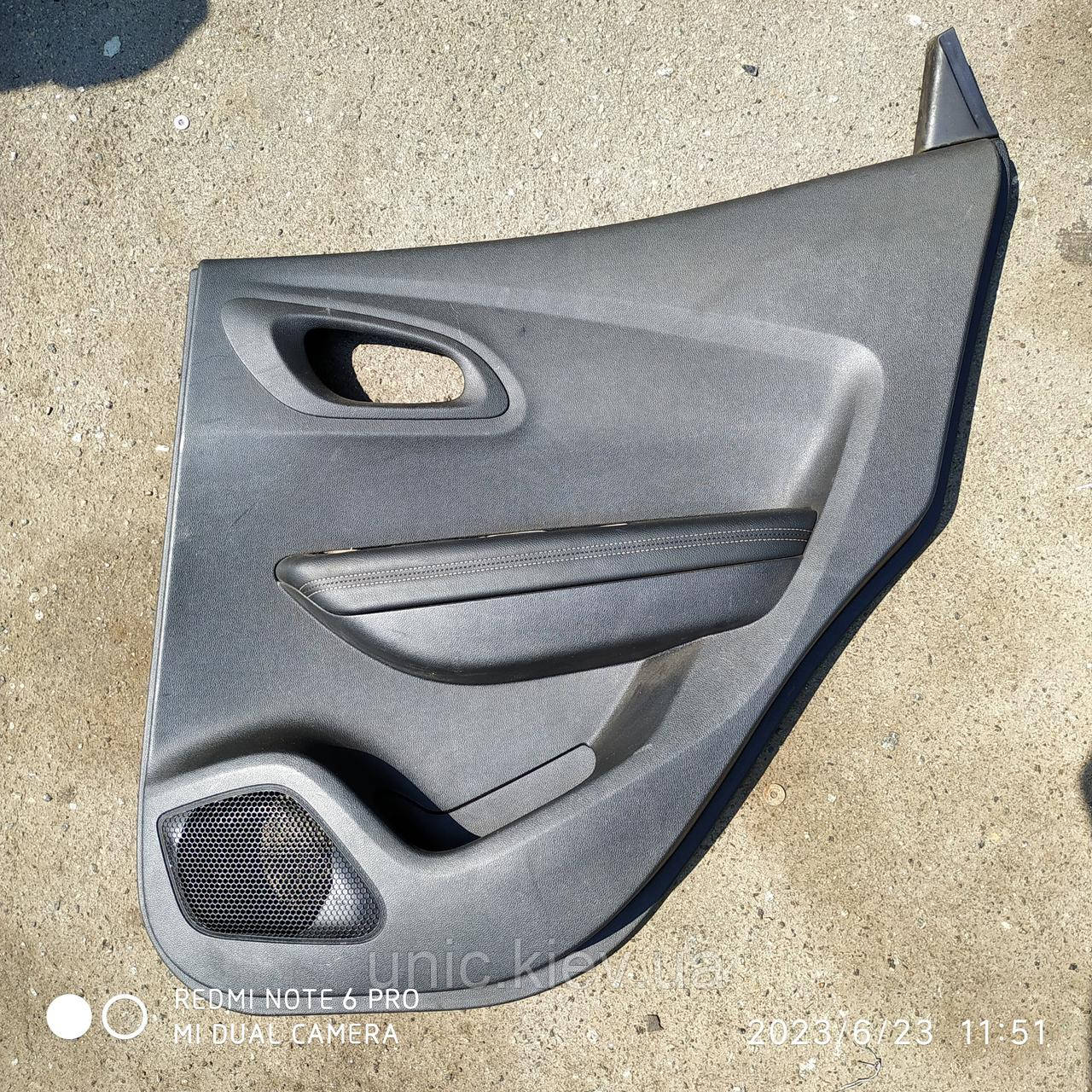 Накладка карта двері задньої правої Рено Каджар б/в