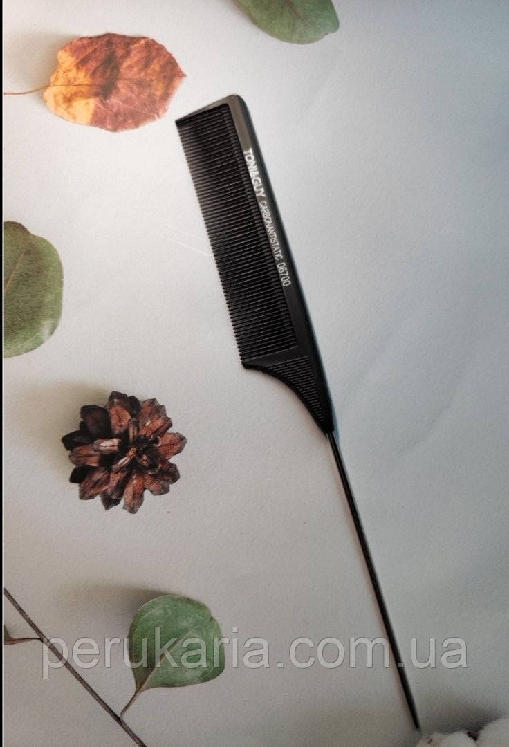 Тонкий карбоновий антистатичний гребінець TONI & GUY з металевим кінчиком (06700), в чорному кольорі