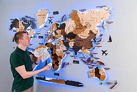Дерев'яна карта світу на стіну з різнокольоровою підсвіткою