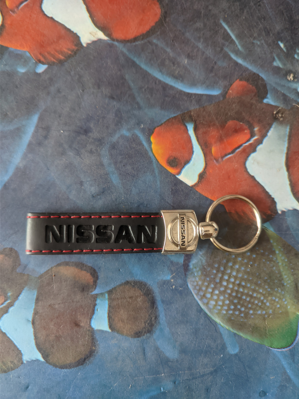Брелок шкіряний новий Nissan червоний — Брелок на ключі Ніссан
