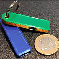 Гучний і компактний свисток у вигляді брелока.