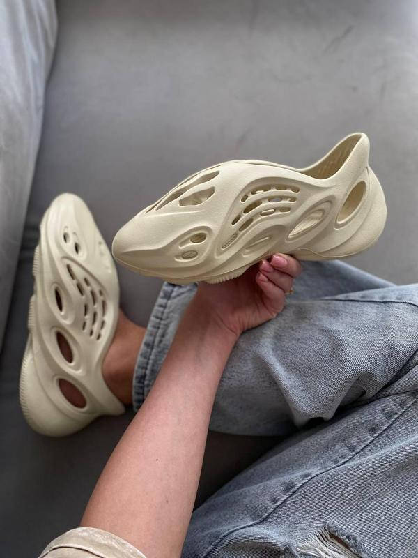 БЕЖЕВІ кросівки Yeezy Foam Runner BEIGE унісекс жіночі, фото 1