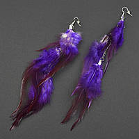 Сережки жіночі довгі фіолетового кольору пір'їнки градієнт застібка петель сріблястого кольору довжина 24 см