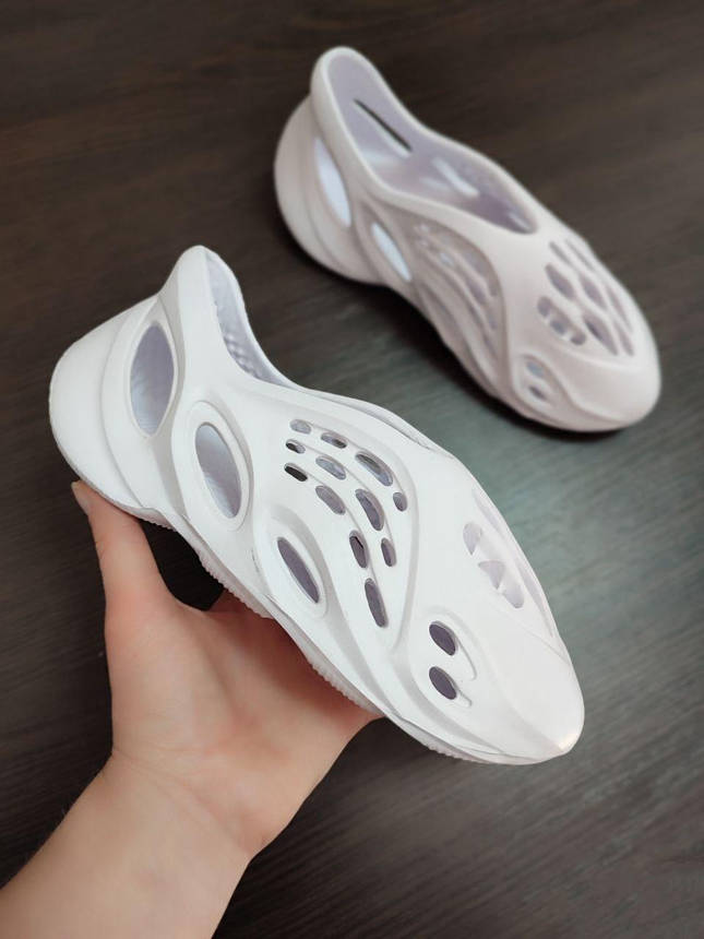 БІЛІ Кросівки Yeezy Foam Runner WHITE унісекс жіночі, фото 1