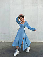 Голубое приталенное платье с декольте на завязках, соблазнительным вырезом на ножке из тонкого муслина