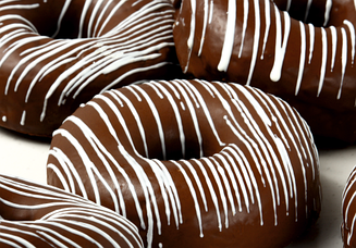 Тістечко бісквітне Пончіо з начинкою зі смаком шоколаду декороване шоколадною помадкою 1 кг ТМ Enjoy