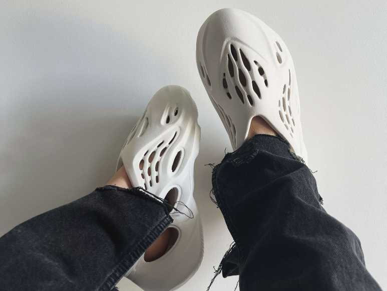 SALE! ТОП Кроси тапочки Adidas Yeezy Foam Runner крокси білі