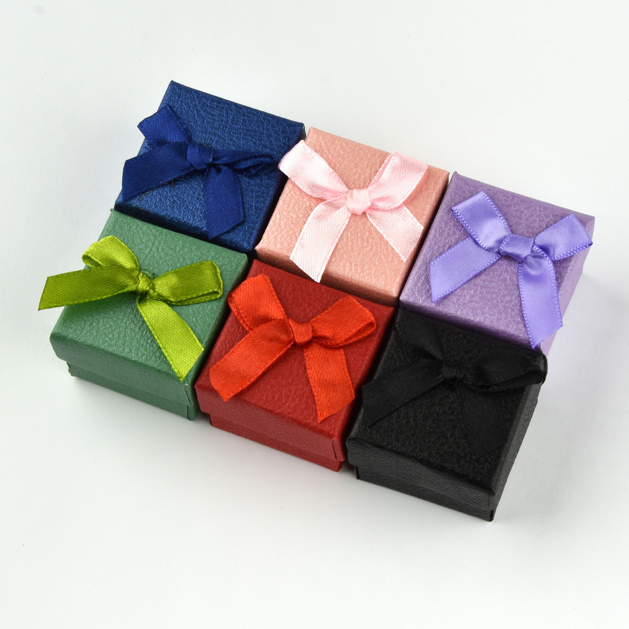 Коробочка квадратная картонная однотонная с бантом под кольцо размер 42Х42Х32 мм 24 шт в упаковке микс цветов
