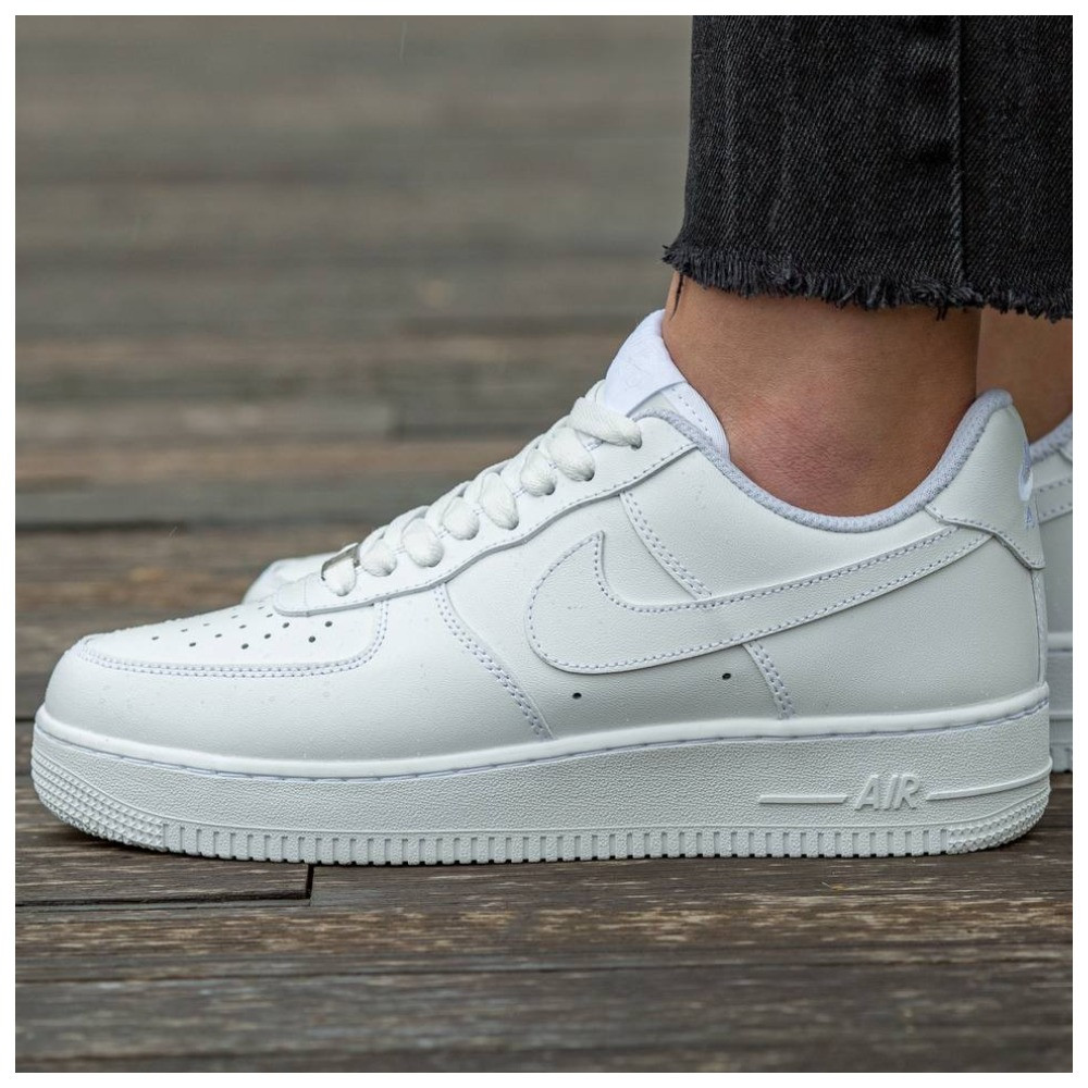 Чоловічі / жіночі кросівки Nike Air Force 1 Classic White Low Premium, унісекс білі шкіряні кросівки найк аір форс лов аїр