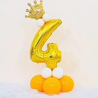 Цифра 4 на подставке из шаров | Золотисто-белый