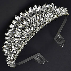 Корона діадема висота 5 см металева з гребінцями сріблястого кольору з кришталевими білими камінчиками