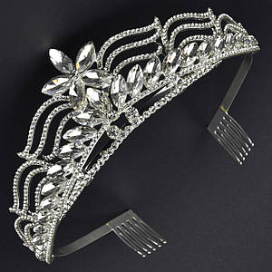 Корона діадема висота 5 см на металевій основі з гребінцями сріблястого кольору квіточок із фіанітами