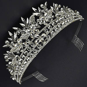 Корона діадема висота 6 см металева з гребінцями сріблястого кольору квіточки з білими стразами