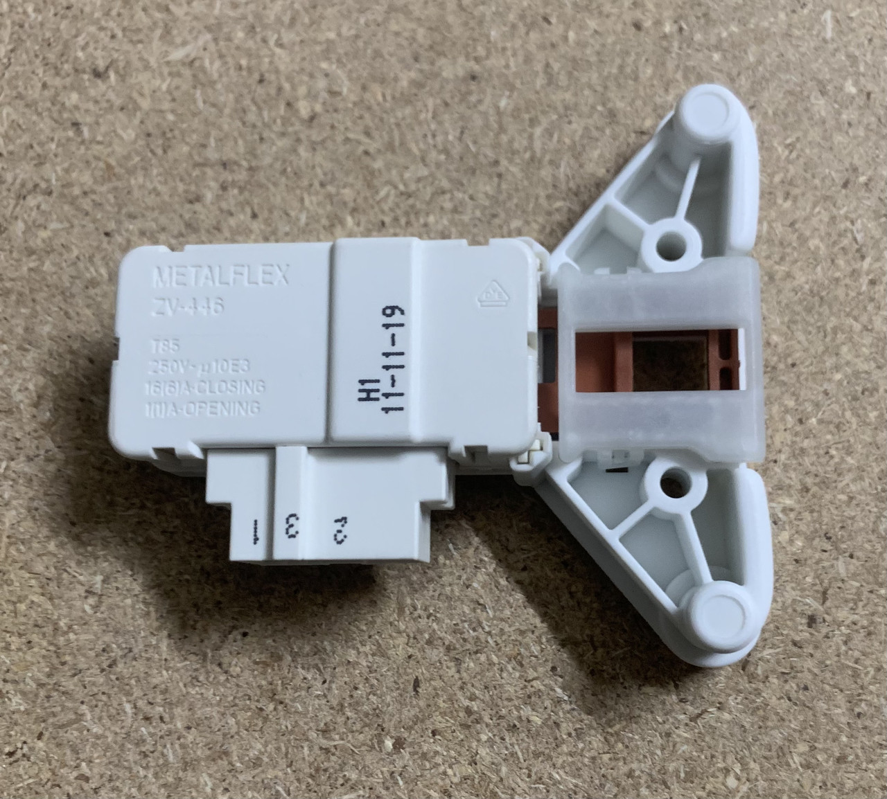Замок люка (двері) для пральної машини Electrolux 1552374009