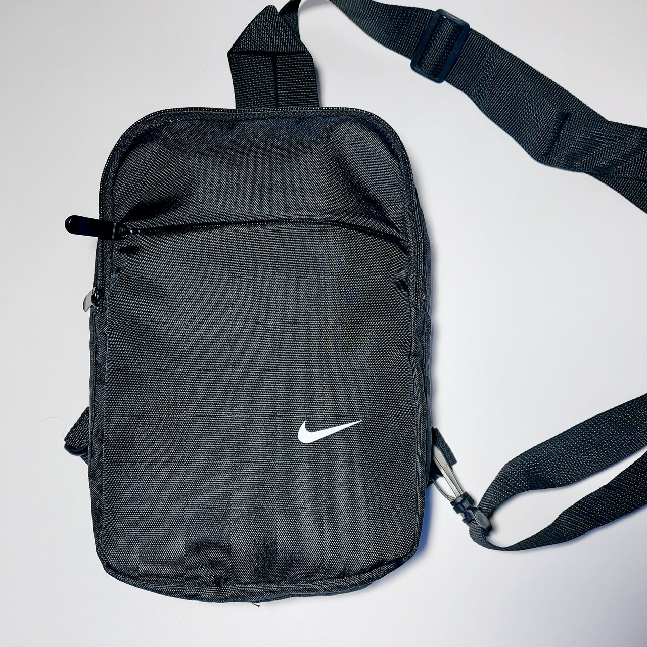 Сумка-слінг через плече чорна спортивна з відділеннями, фото 1