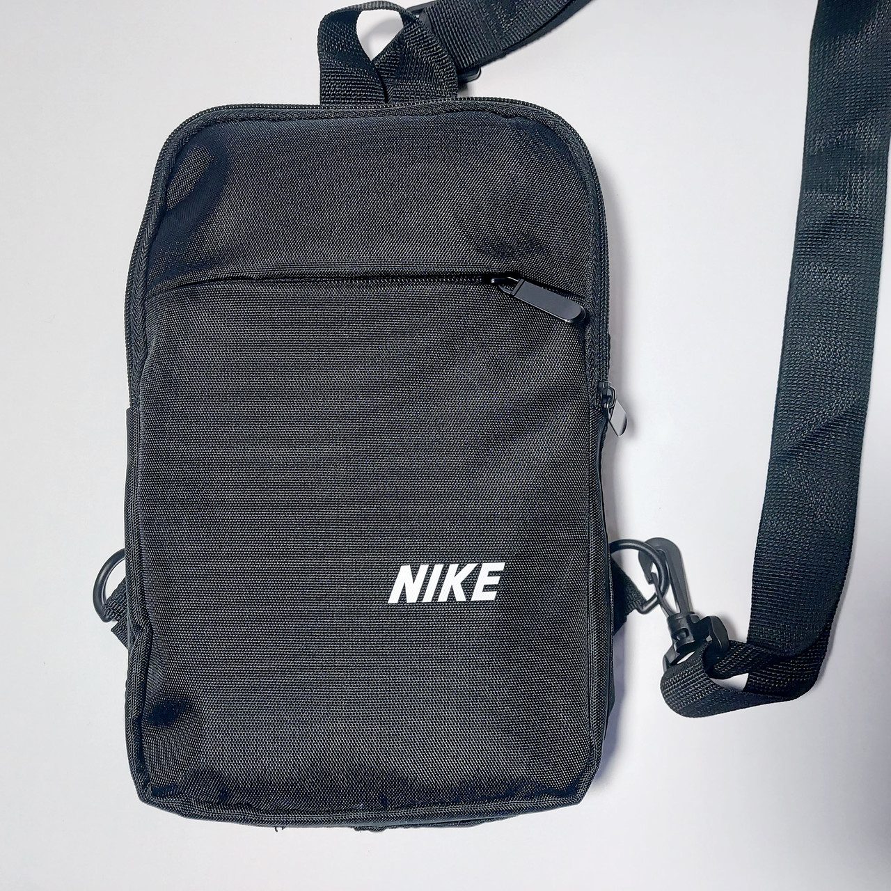 Сумка-слінг через плече чорна спортивна з відділеннями, фото 1