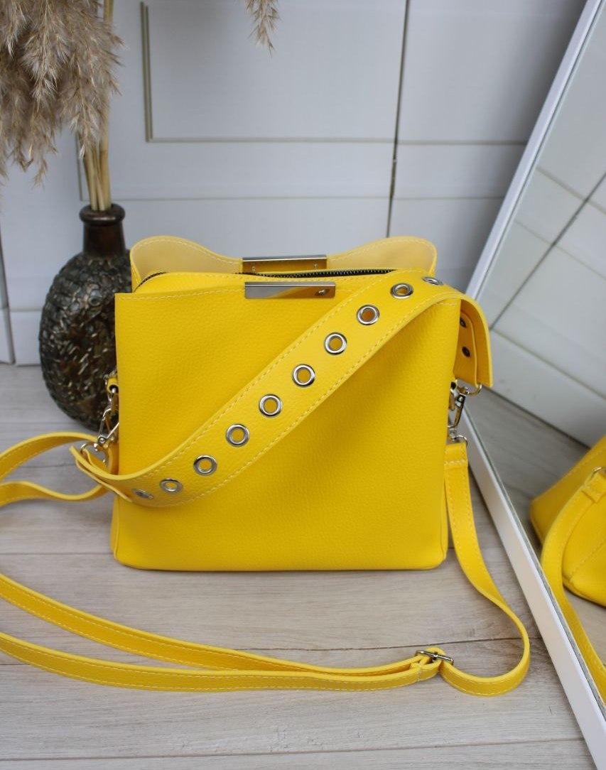 Жіноча сумка через плече квадратна стильна середнього розміру жовта шкірзам, фото 1