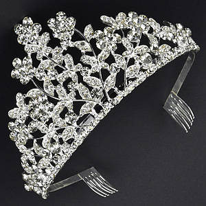 Корона діадема висота 8 см металева з гребінцями сріблястого кольору метелика з квіточка в стразах