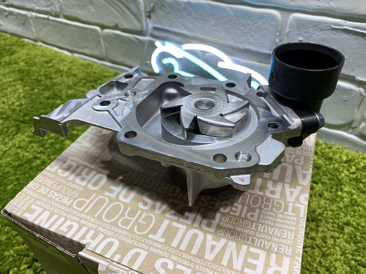 Помпа водяна 1.2 16V Renault Logan 2 (2013-...) Оригінал 210101832R Рено логан, фото 1