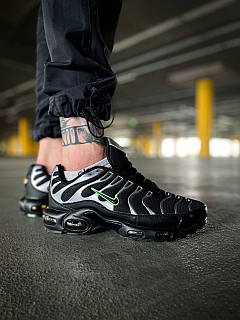 Air max plus tn ultra black silver hotsell