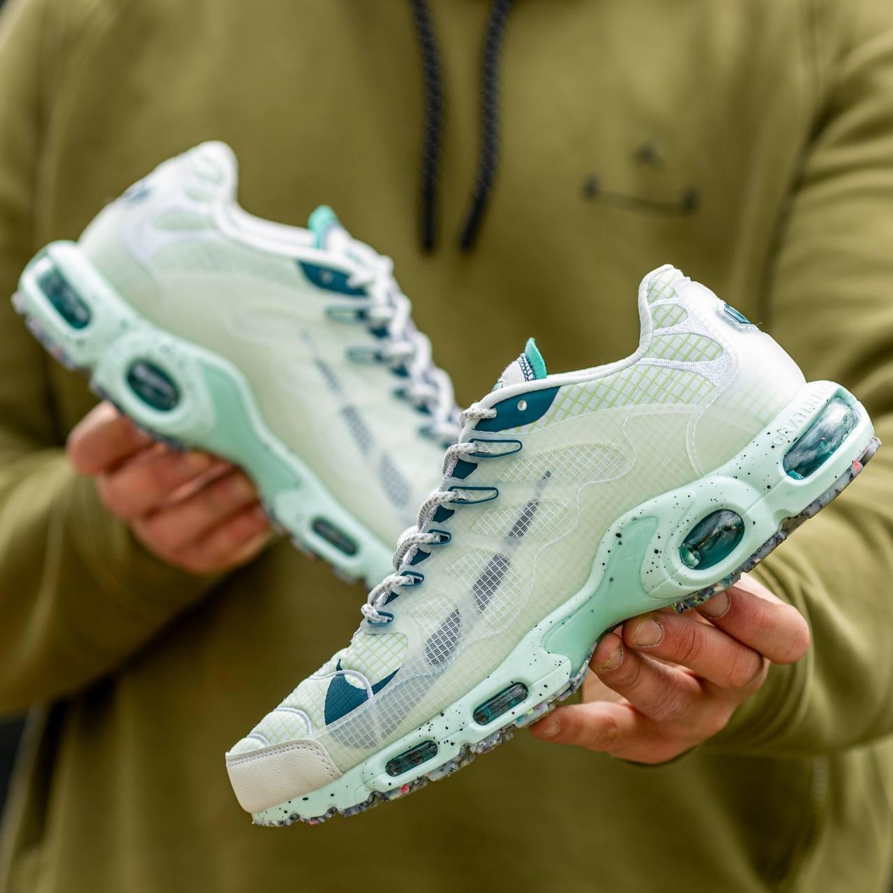 White blue best sale air max plus