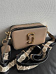 Жіноча подарункова сумка клатч Marc Jacobs Beige Logo (бежева) Gi8140 модна гарна для стильної дівчини топ, фото 11