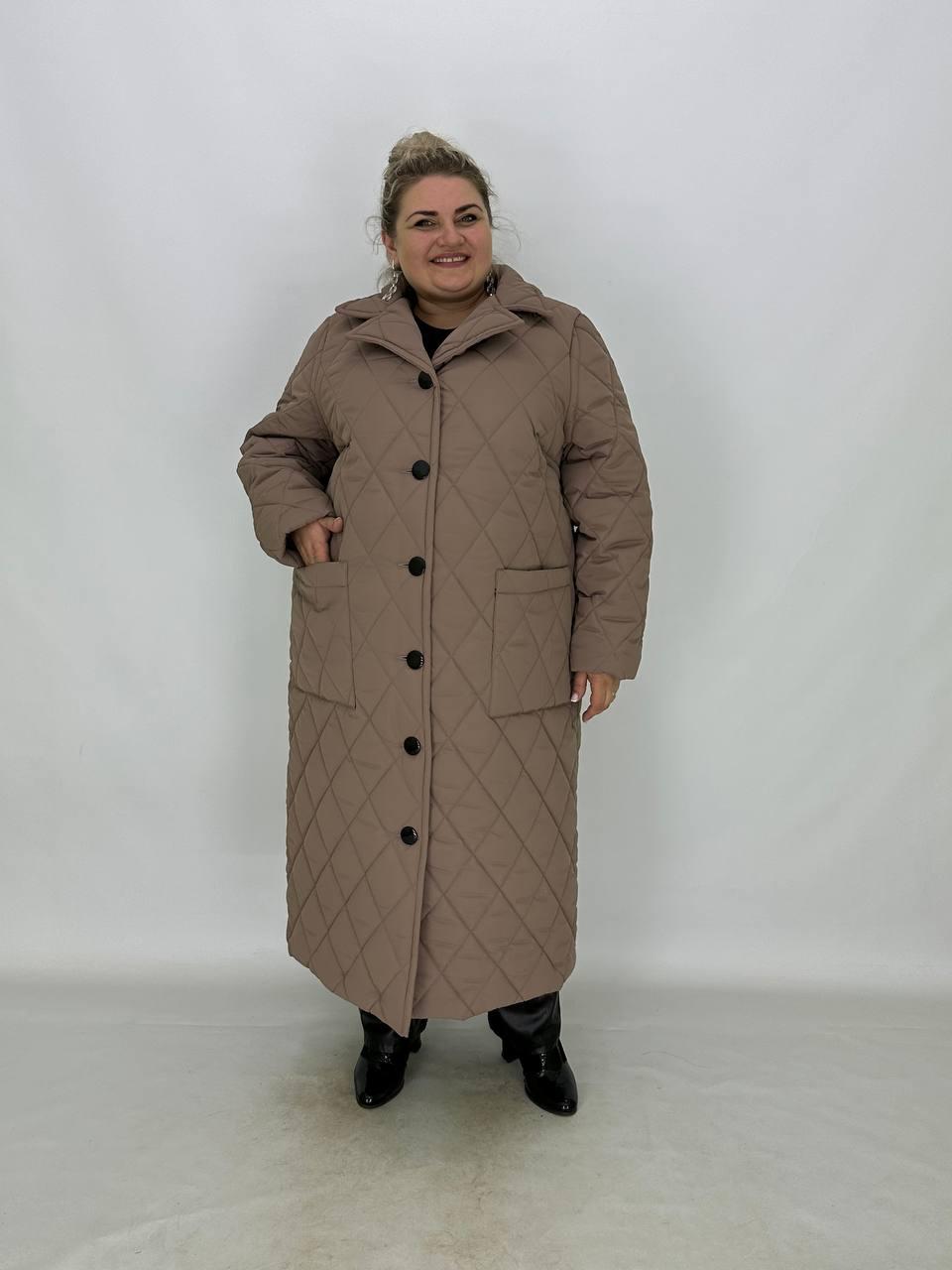 Подовжене стьобане пальто "Панянка 2" на ґудзиках Розміри 66-68 70-72 74-76