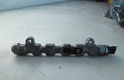 Паливна рейка 2.5 DCI 06- OPEL Vivaro 00-14 (ОПЕЛЬ ВІВАРО) 8200484405 H8200484405