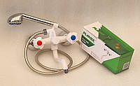 Пластмассовый смеситель с двумя ручками для ванной с душем PLAMIX AMA-142 белого цвета