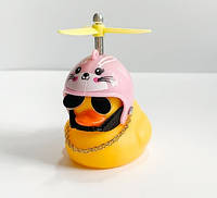 Утка резиновая в шлеме Бешеная утка (Crazy Duck) в розовом шлеме "заец" с пропеллером и габаритом (799846617)